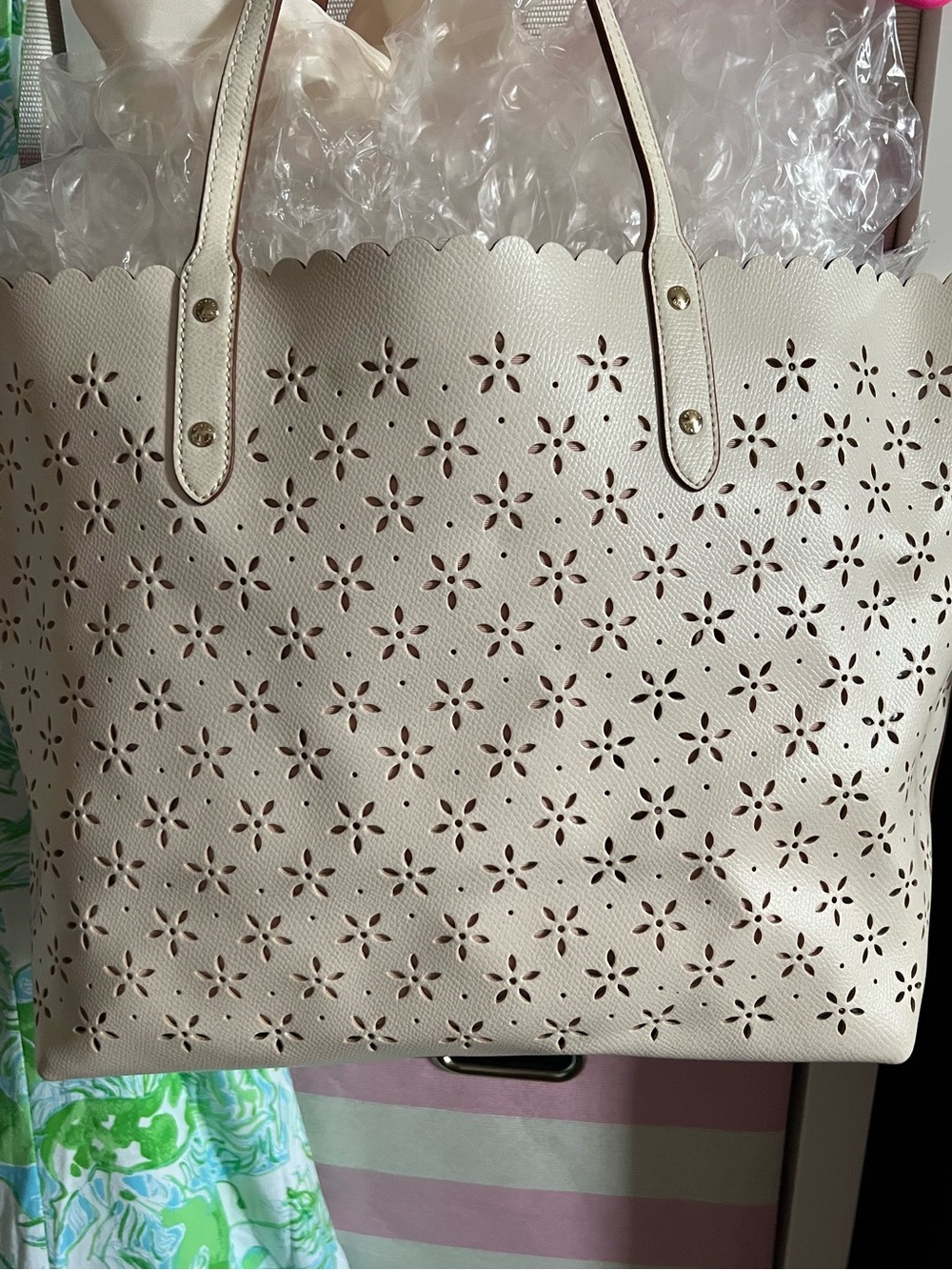 Coach Eyelet Pearlized Off White Leather Tote Bag GUC - Picture 10 of 13